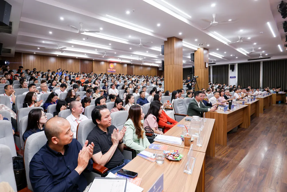 Đông đảo chuyên gia, sinh viên tham dự hội thảo về chủ đề thú vị "đại học hạnh phúc"
