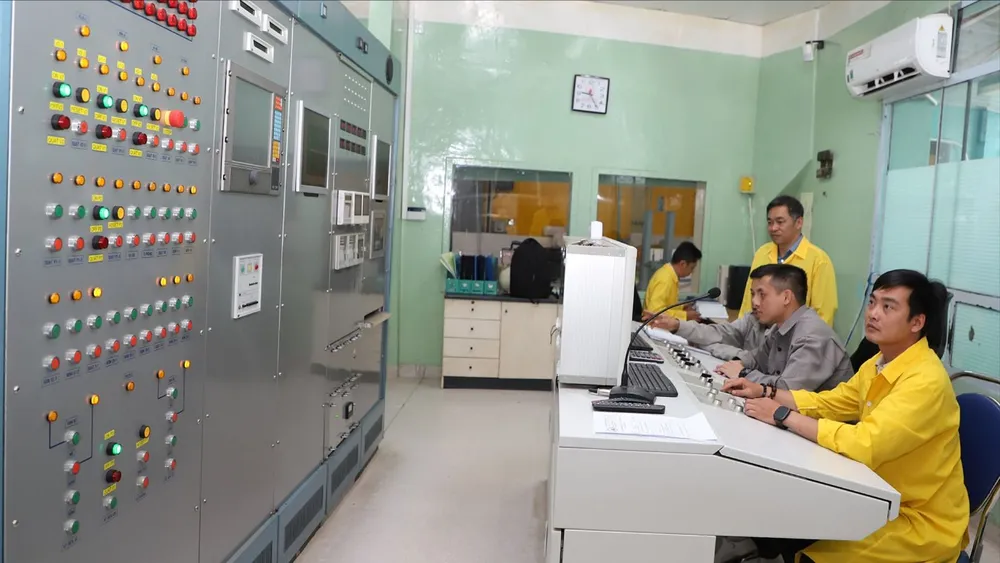 Các kỹ sư tại Viện Nghiên cứu hạt nhân, Viện Năng lượng nguyên tử Việt Nam (tỉnh Lâm Đồng). Ảnh: ĐOÀN KIÊN
