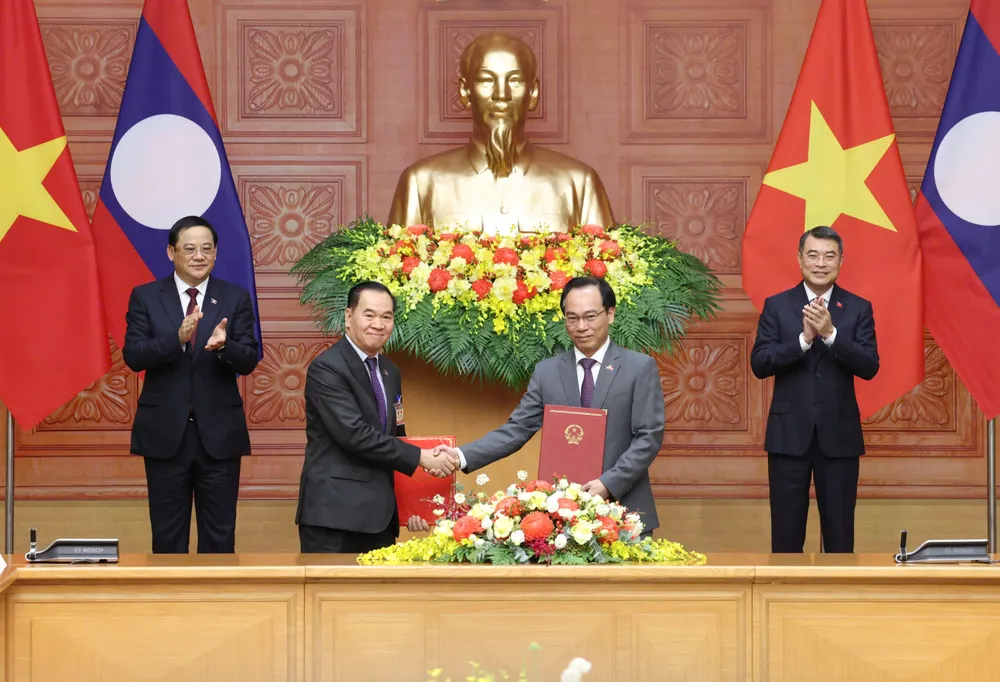 Bản ghi nhớ giữa Bộ Giáo dục và đào tạo nước CHXHCN Việt Nam và Bộ Giáo dục và Thể thao nước CHDCND Lào về việc hợp tác triển khai dạy tiếng Lào tại Việt Nam, tăng cường dạy tiếng Việt tại Lào và đưa học sinh Lào s.jpg