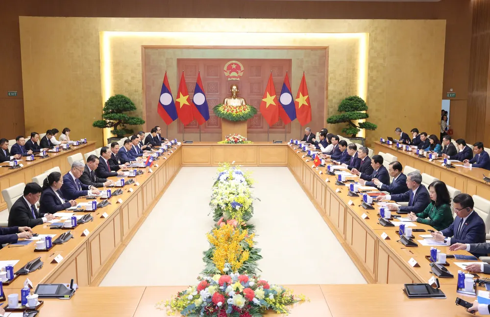 Thủ tướng Lê Minh Hưng hội đàm với Thủ tướng Sonexay Siphandone.jpg