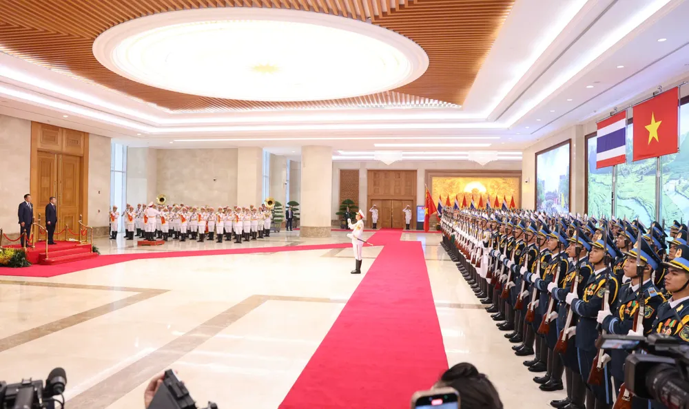 Thủ tướng Lê Minh Hưng chủ trì lễ đón Thủ tướng Vương quốc Thái Lan Anutin Charnvirakul, chiều 8-6. Ảnh QUANG PHÚC.jpg