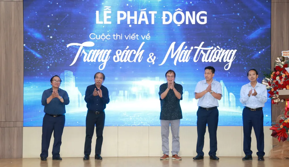 Nhà xuất bản Giáo dục Việt Nam phối hợp cùng Hội Nhà văn Việt Nam tổ chức cuộc thi viết về “Trang sách & Mái trường".