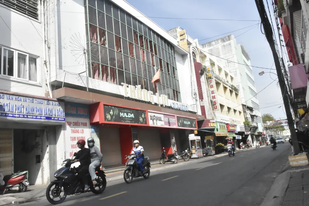 Cơ sở trước đây của Trung tâm Phát hành phim và chiếu bóng ở 18 Lê Lợi, phường Rạch Giá, tỉnh An Giang dôi dư sau sáp nhập. Ảnh: NAM KHÔI