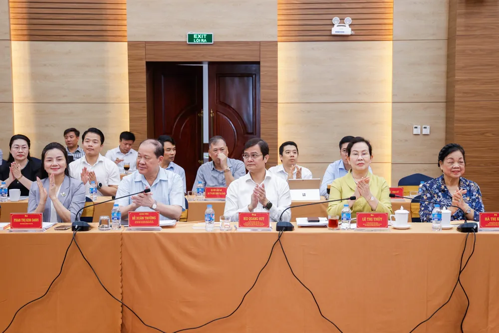 Các đại biểu dự hội nghị.jpg