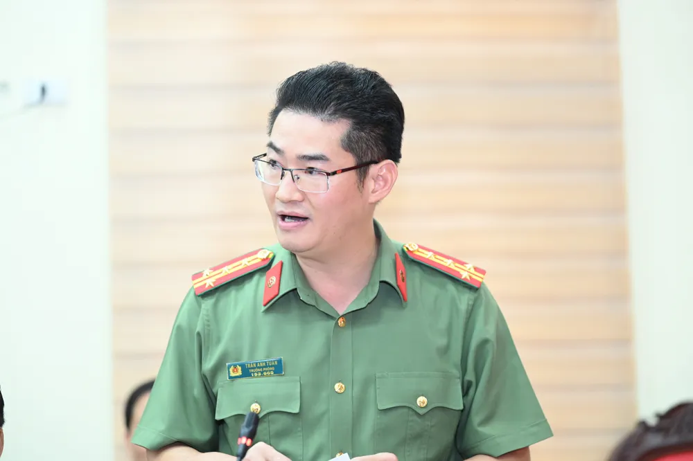 Đại tá Trần Anh Tuấn, Trưởng phòng Tham mưu Công an tỉnh Tuyên Quang đã thông tin về kết quả điều tra vụ việc. Ảnh: ĐỖ TRUNG