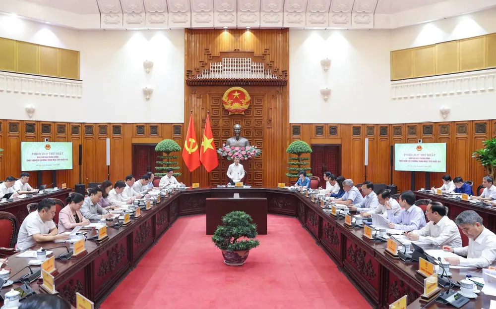 Thủ tướng Lê Minh Hưng chủ trì và phát biểu tại phiên họp thứ nhất của Ban Chỉ đạo Trung ương thực hiện các Chương trình mục tiêu quốc gia, sáng 9-7. Ảnh VIẾT CHUNG.jpg