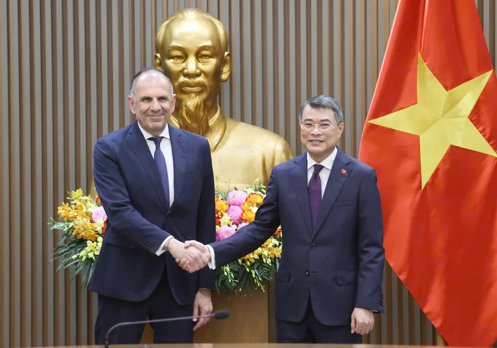 Thủ tướng Lê Minh Hưng tiếp Bộ trưởng Ngoại giao Hy Lạp George Gerapetritis, chiều 17-7. Ảnh VIẾT CHUNG.jpg