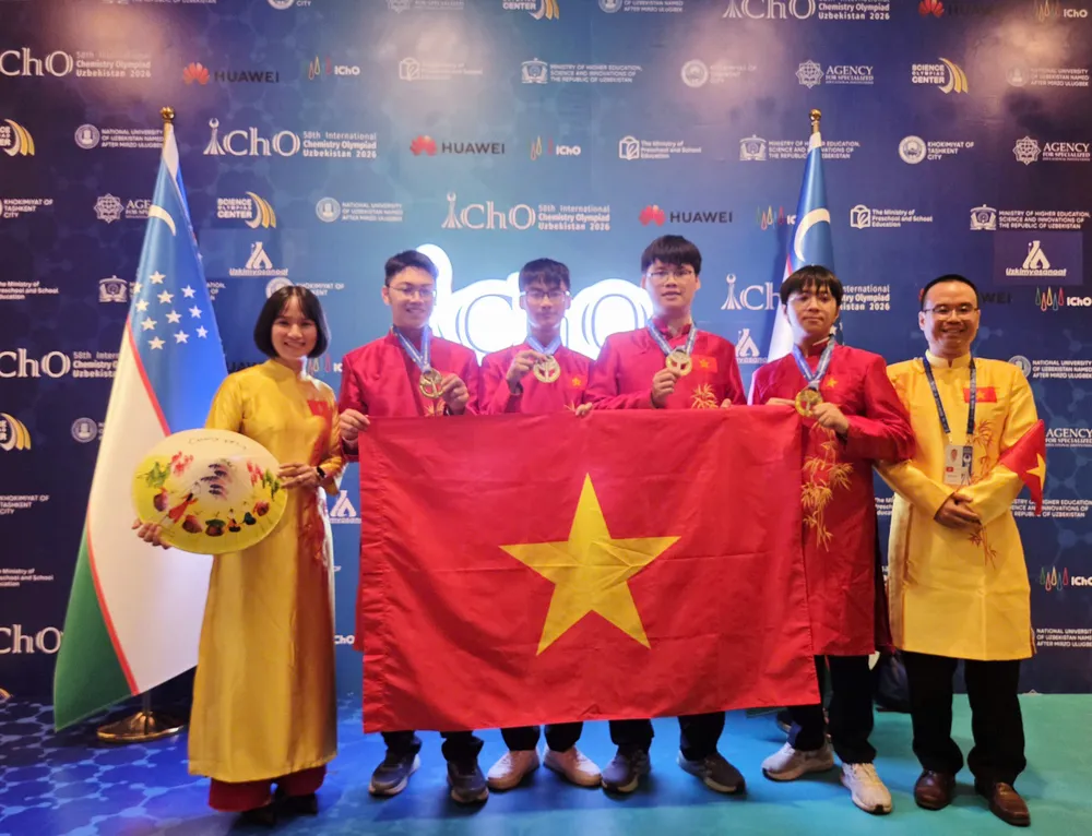 4/4 thành viên Đội tuyển quốc gia Việt Nam đạt Huy chương Vàng tại Olympic Hóa học quốc tế năm 2026. Ảnh: Bộ GD-ĐT
