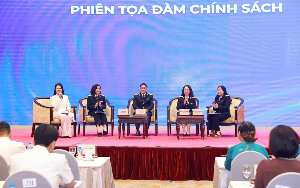 Các chuyên gia tham gia tọa đàm tại hội thảo. Ảnh: VGP