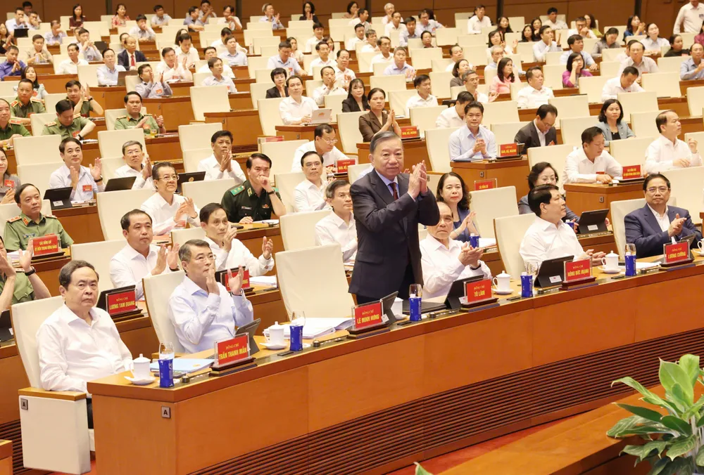 Tổng Bí thư, Chủ tịch nước Tô Lâm và các đồng chí lãnh đạo, nguyên lãnh đạo Đảng, Nhà nước dự Hội nghị toàn quốc nghiên cứu, học tập, quán triệt và triển khai thực hiện Nghị quyết Hội nghị lần thứ 3 Ban Chấp hành Trung ương Đảng khóa XIV, sáng 29-7. Ảnh: QUANG PHÚC