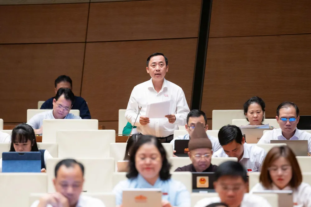Đại biểu Đào Chí Nghĩa - Đoàn ĐBQH thành phố Cần Thơ phát biểu.jpg