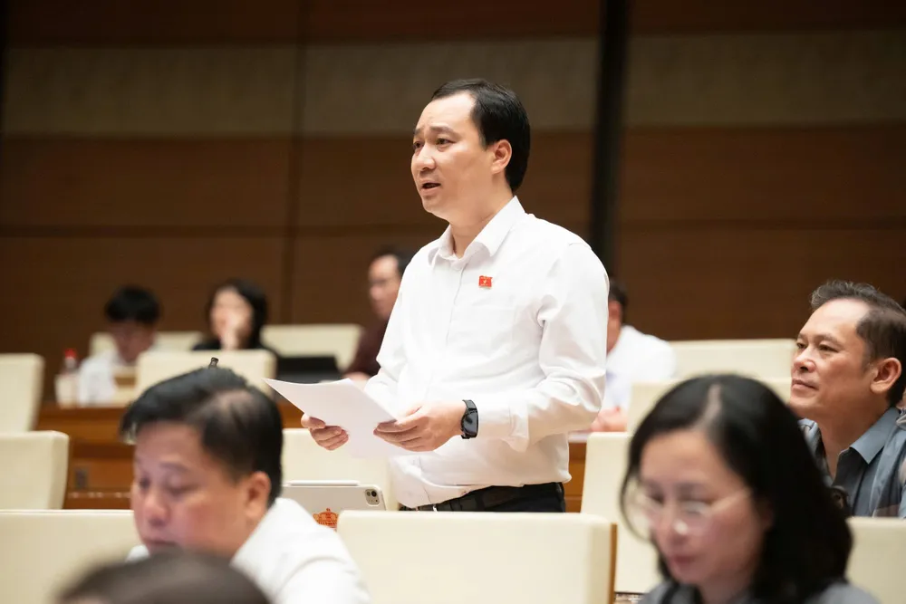 Đại biểu Vũ Văn Tiến - Đoàn ĐBQH thành phố Hải Phòng phát biểu.jpg