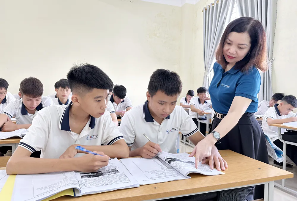 Thầy cô và học sinh cả nước chuẩn bị khai giảng năm học mới. Ảnh: MOET