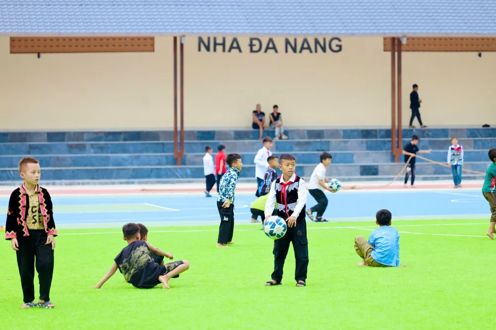 Những hoạt động thể thao, vui chơi trên sân trường.jpg