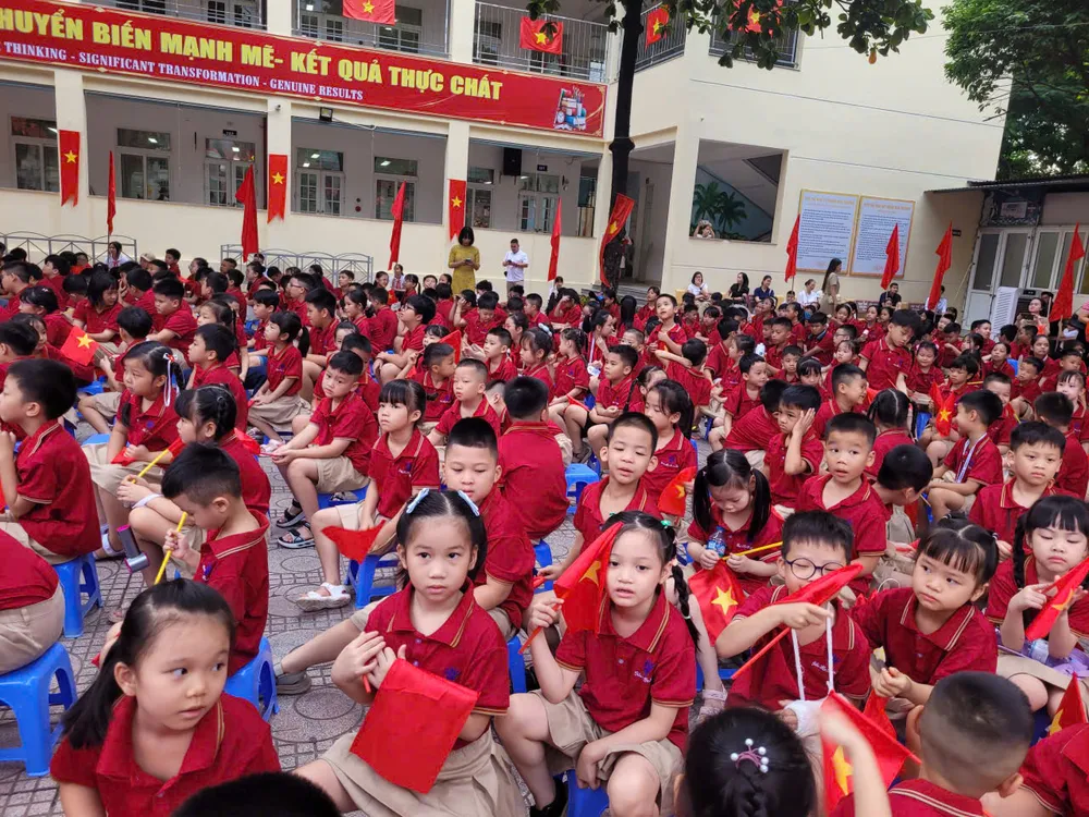 Học sinh tiểu học Hà Nội dự khai giảng năm học mới 2026-2027. Ảnh: LÂM NGUYÊN