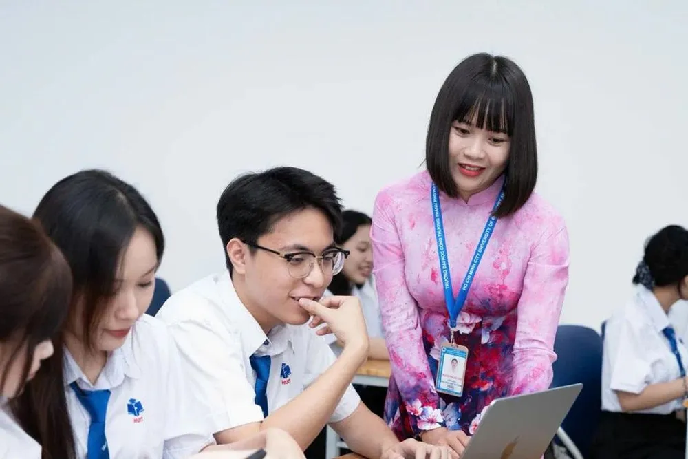 Phụ cấp cán bộ quản lý nhà trường không còn phụ thuộc vào việc phân hạng trường. Ảnh: MOET