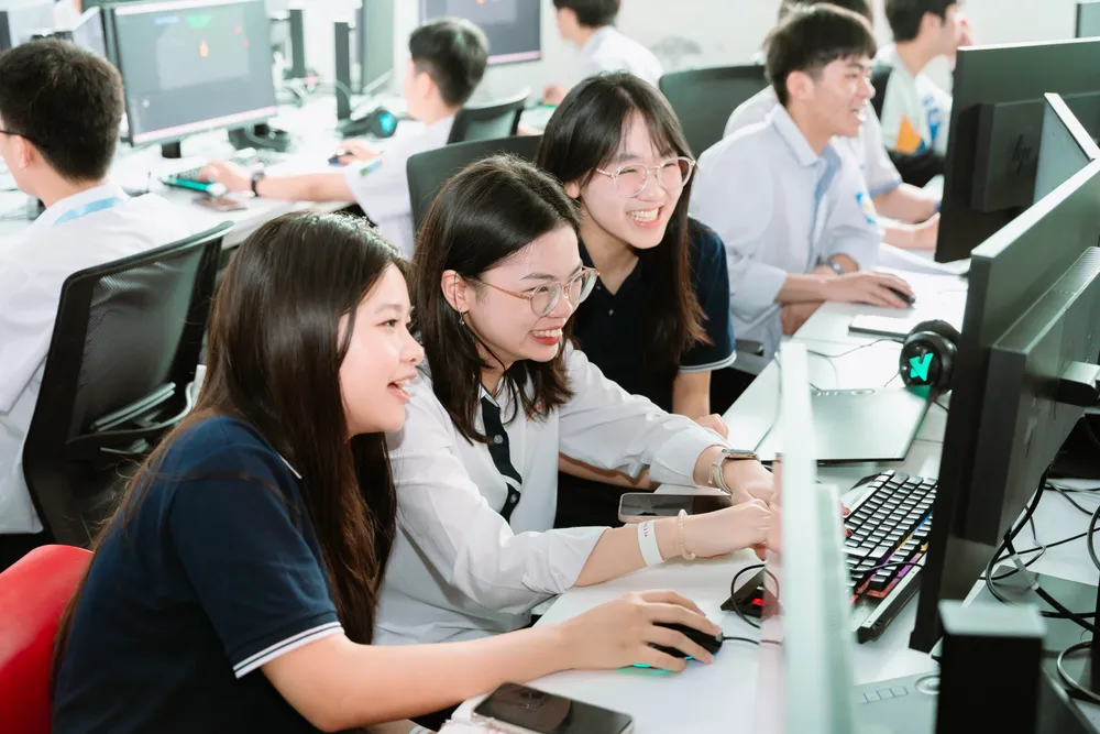 Thí sinh thi vào đại học có thể không được cộng điểm cho chứng chỉ IELTS. Ảnh: KIỀU TRINH