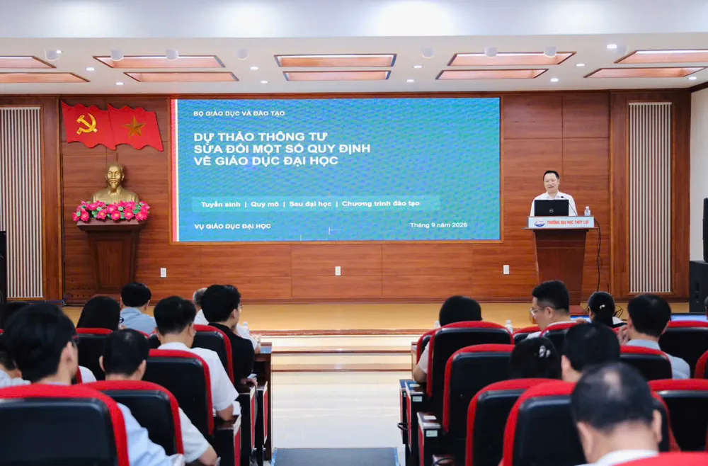 Bộ GD-ĐT tổ chức tọa đàm lấy ý kiến về dự thảo Thông tư sửa đổi, bổ sung quy định tuyển sinh đại học. Ảnh: THU TRANG