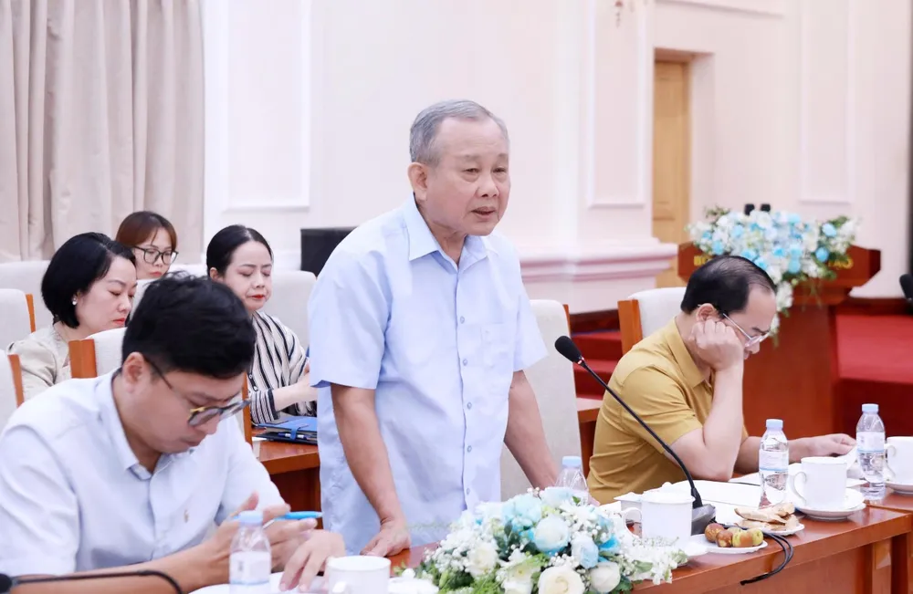 Nguyên Vụ trưởng Vụ Công tác học sinh, sinh viên (Bộ GDĐT) Phùng Khắc Bình phát biểu tại hội thảo.jpg