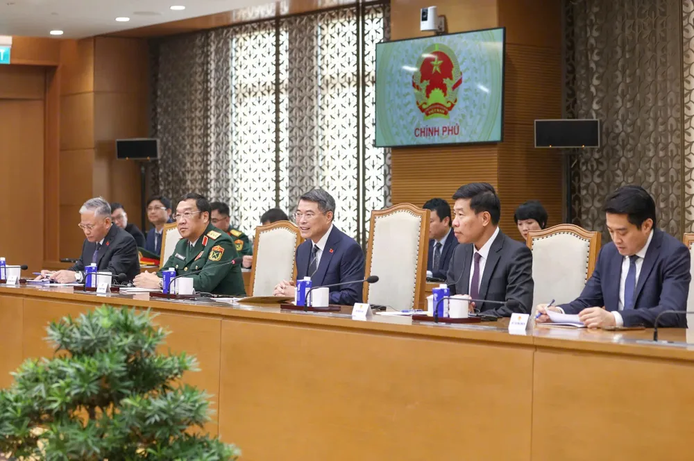 Thủ tướng Lê Minh Hưng tiếp Phó Thủ tướng, Bộ trưởng Bộ Quốc phòng Campuchia. Ảnh: VIẾT CHUNG