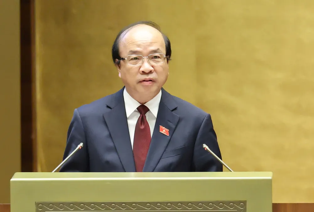 Chủ nhiệm Ủy ban Pháp luật và Tư pháp của Quốc hội Phan Chí Hiếu trình bày báo cáo thẩm tra, sáng 22-10. Ảnh: QUANG PHÚC