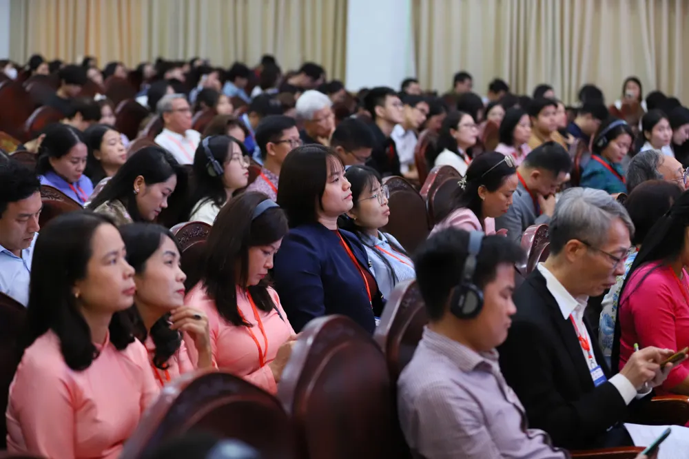 các đại biểu dự hội thaot.jpg