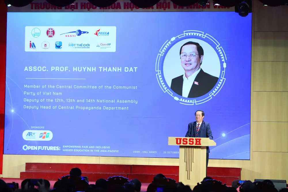 PGS-TS Huỳnh Thành Đạt, Phó Trưởng ban Tuyên giáo Trung ương phát biểu tại hội thảo. Ảnh: MAI PHẠM