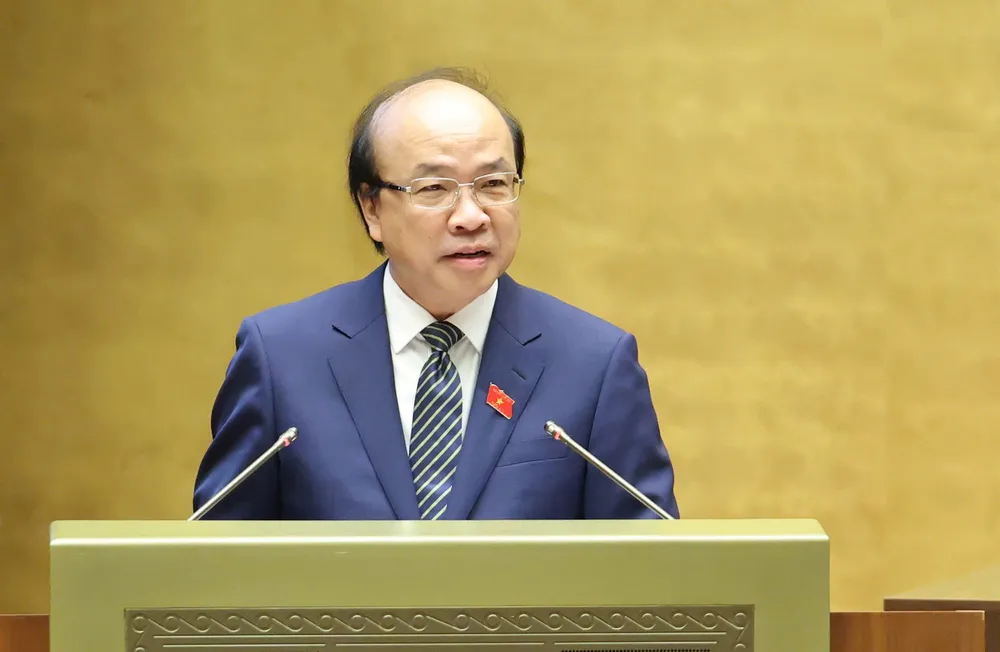 Chủ nhiệm Ủy ban Pháp luật và Tư pháp của Quốc hội Phan Chí Hiếu trình bày báo cáo thẩm tra.jpg