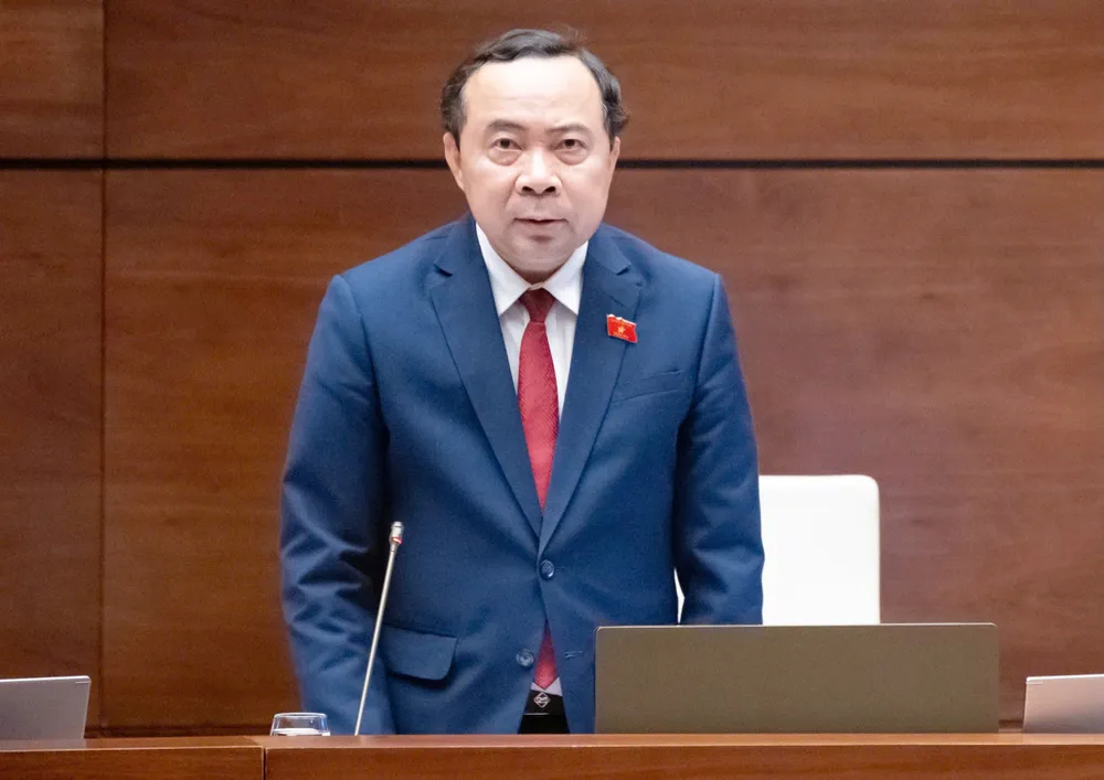 Bộ trưởng Bộ Khoa học - Công nghệ Vũ Hải Quân phát biểu giải trình, làm rõ một số vấn đề đại biểu Quốc hội nêu, sáng 26-10. Ảnh: VIẾT CHUNG
