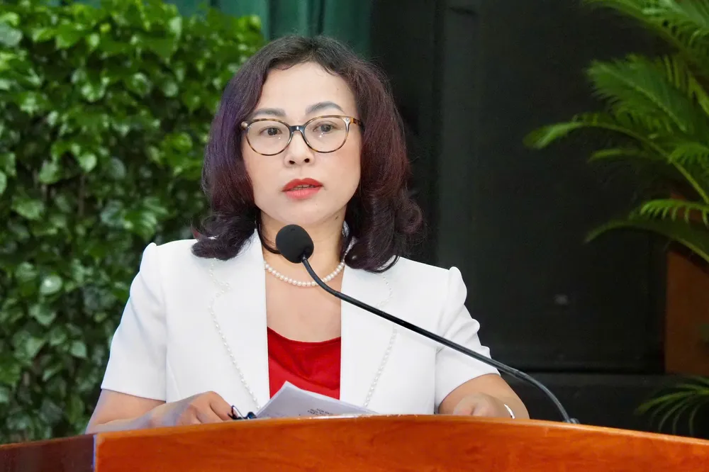 Bà Tống Thị Hạnh, Cục trưởng Cục Quản lý nhà và thị trường bất động sản, Bộ Xây dựng phát biểu. Ảnh: HOÀNG HÙNG