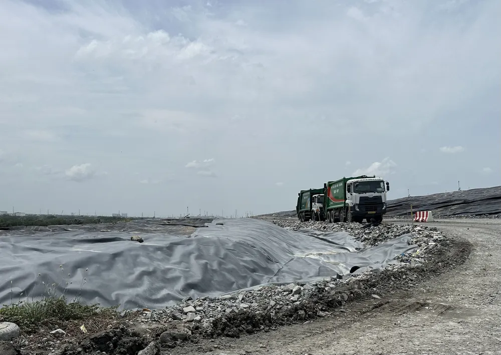 Một góc khu xử lý rác Đa Phước, xã Hưng Long, TPHCM. Ảnh: THANH HIỀN 