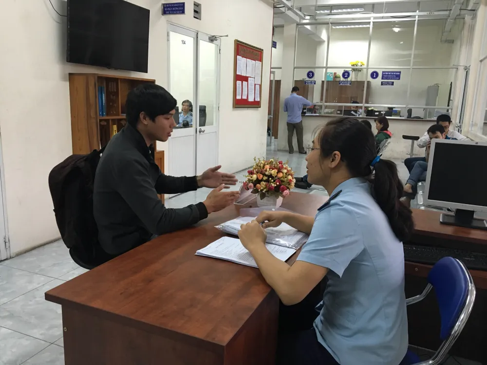 Hàng ngàn container tiếp tục bị vướng ở cảng TPHCM ảnh 1