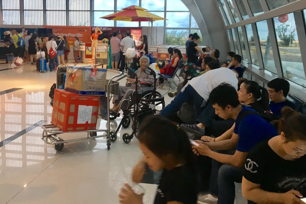 Hàng trăm hành khách bức xúc do Jestar Pacific hủy chuyến phút chót ảnh 1