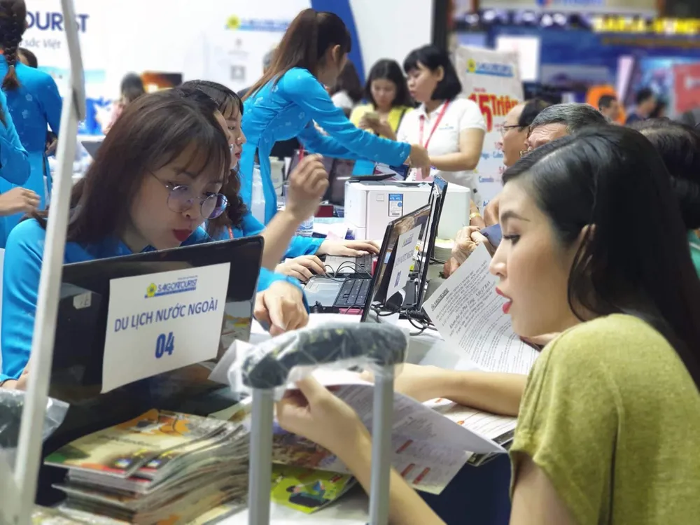 Khách tấp nập đặt mua tour du lịch vào ngày cuối ITE HCMC 2019 ảnh 1