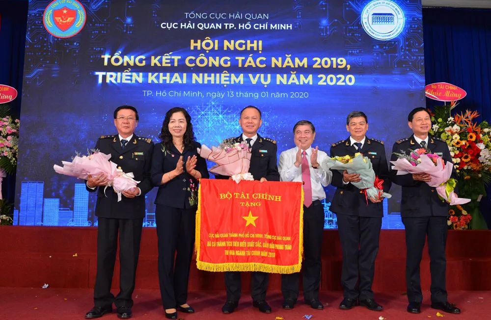 Cục Hải quan TPHCM tôn vinh 200 doanh nghiệp nộp thuế tiêu biểu năm 2019 ảnh 2