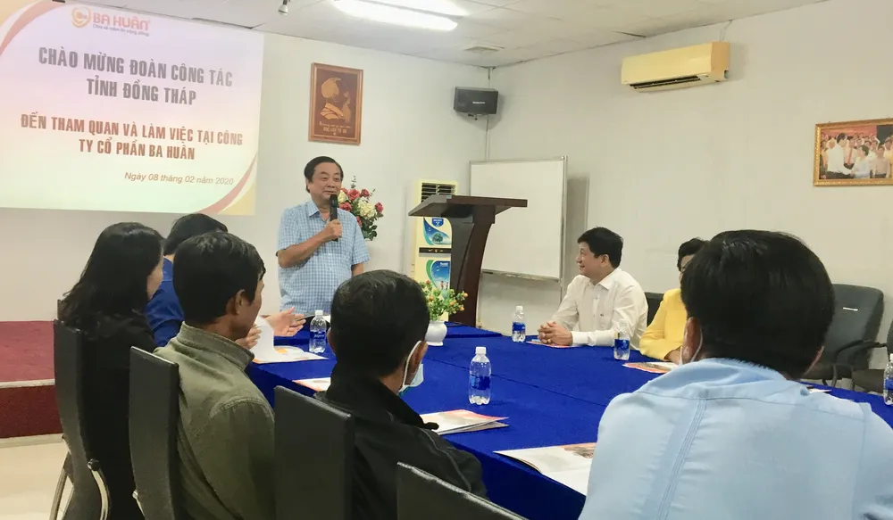 Doanh nghiệp chia sẻ với nông dân cách nuôi gia cầm sạch, phù hợp xuất khẩu ảnh 2