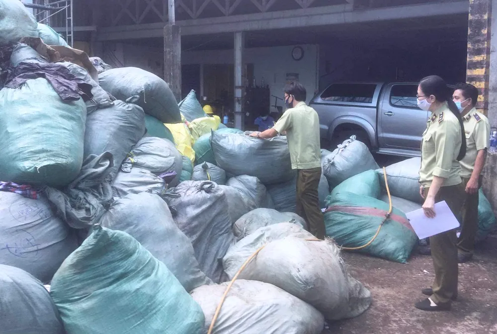 Tiêu hủy lô hàng trị giá hơn 1 tỷ đồng ảnh 1