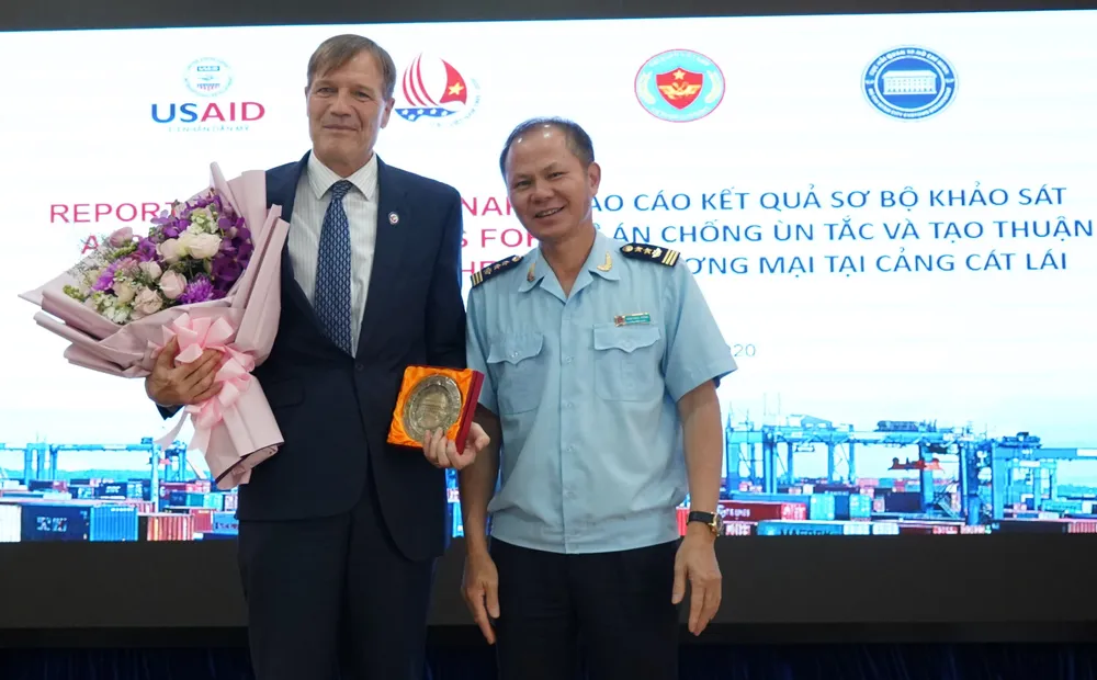Mỹ hỗ trợ hải quan TPHCM giảm ùn tắc ở Cát Lái ảnh 1