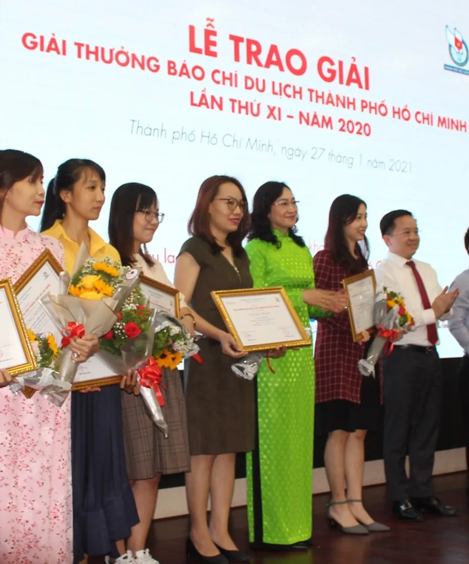 TPHCM trao Giải báo chí viết về Du lịch TP năm 2020 ảnh 2