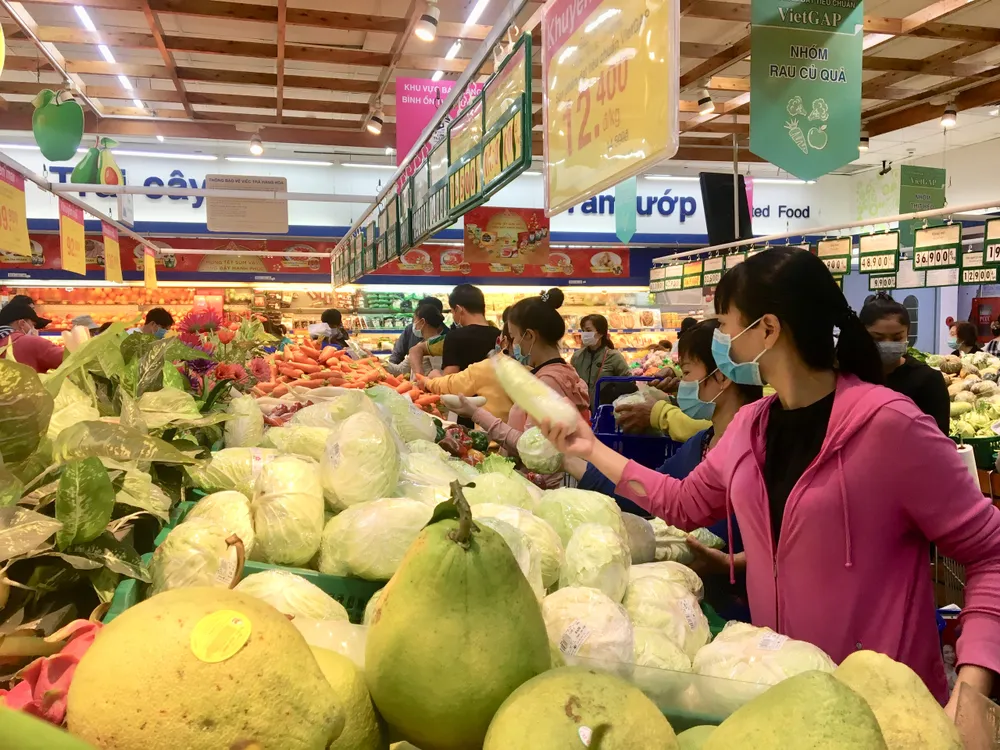 Người dân tất bật mua sắm ngày 29 tết ảnh 2