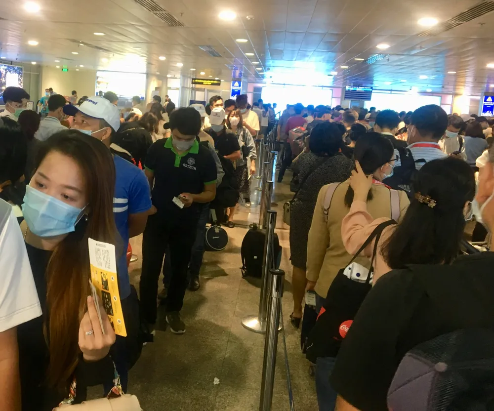 Một số hãng hàng không hỗ trợ bảo lưu vé máy bay cho khách đoàn ảnh 1