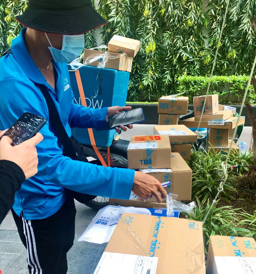 Khách đặt mua hàng trực tuyến tăng mạnh ảnh 3