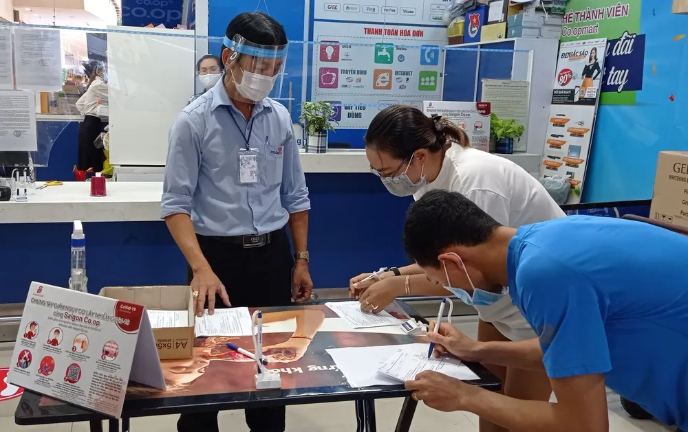 Khách đặt mua hàng trực tuyến tăng mạnh ảnh 4