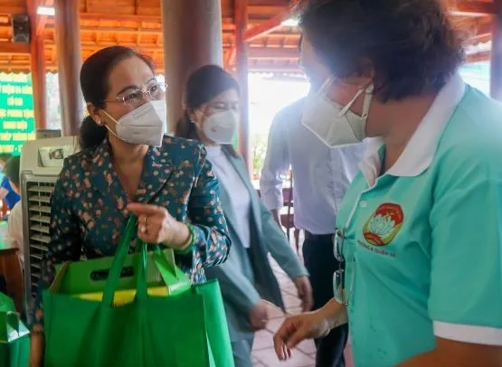 Chủ tịch HĐND TPHCM Nguyễn Thị Lệ: “Lực lượng tuyến đầu phác họa bức tranh đẹp giữa đời thường” ảnh 3