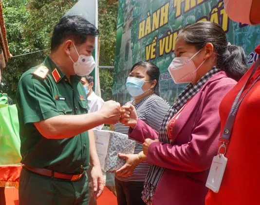 Chủ tịch HĐND TPHCM Nguyễn Thị Lệ: “Lực lượng tuyến đầu phác họa bức tranh đẹp giữa đời thường” ảnh 7
