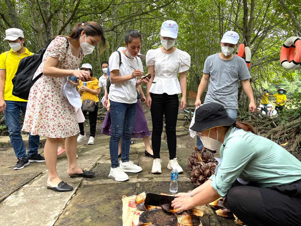 Cần Giờ tiếp tục đón đoàn du khách thuộc lực lượng tuyến đầu chống dịch ảnh 5