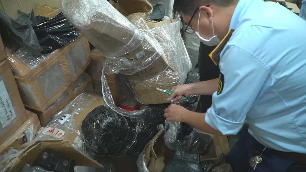 Phát hiện kho hàng không rõ nguồn gốc trị giá gần 4,7 tỷ đồng ảnh 1