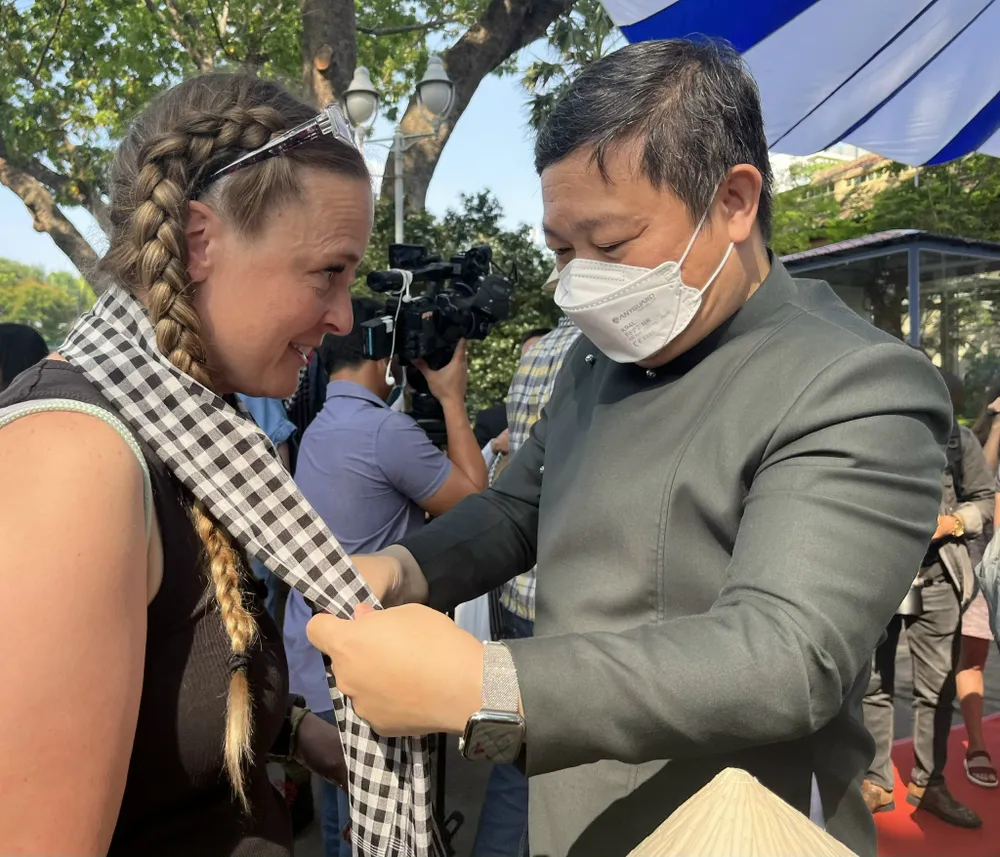 130 du khách Mỹ đến TPHCM sau 2 năm đóng cửa vì dịch Covid-19 ảnh 2