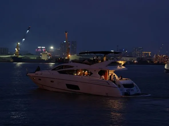 Khách đi du lịch, về quê đông nghẹt ảnh 4