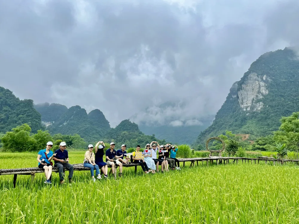 Khách nhộn nhịp mua tour tại Ngày hội Du lịch TPHCM ảnh 4